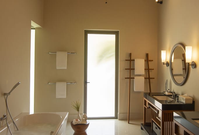BEACH POOL VILLA BATHROOM
